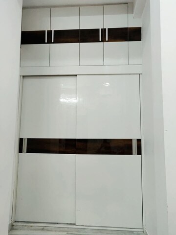 Room in 3 BHK Builder Floor at Pitampura – for Rent
