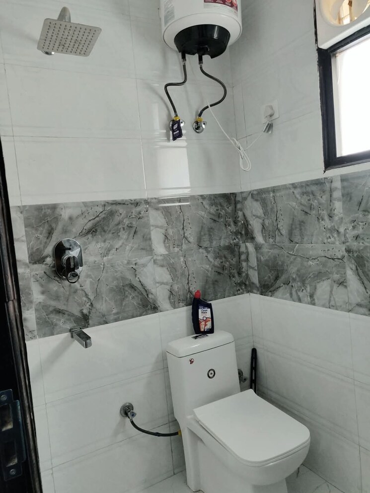 Bathroom, pitampura 3 Bedroom 900 Sq.Ft. Builder Floor In Pitampura Delhi 8092304