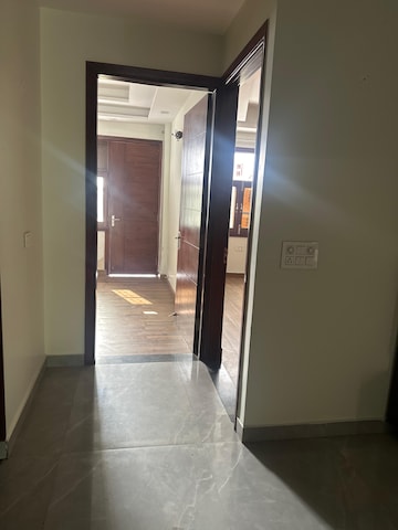 Building Lobby in 4 BHK Villa at Sector 50 – for Rent