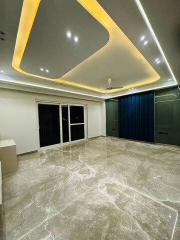 Room in 3 BHK Apartment at Mahavir Enclave – for Sale