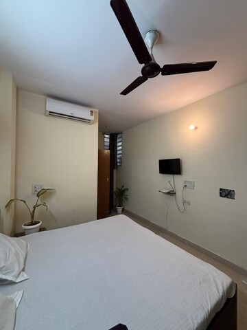 Room in 1 RK Builder Floor at Ansal Sushant Lok I, Sector 43 – for Rent
