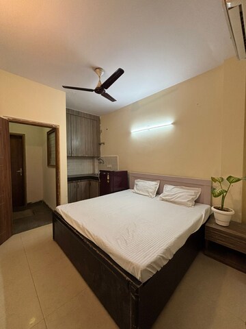 Bedroom in 1 RK Builder Floor at Ansal Sushant Lok I, Sector 43 – for Rent