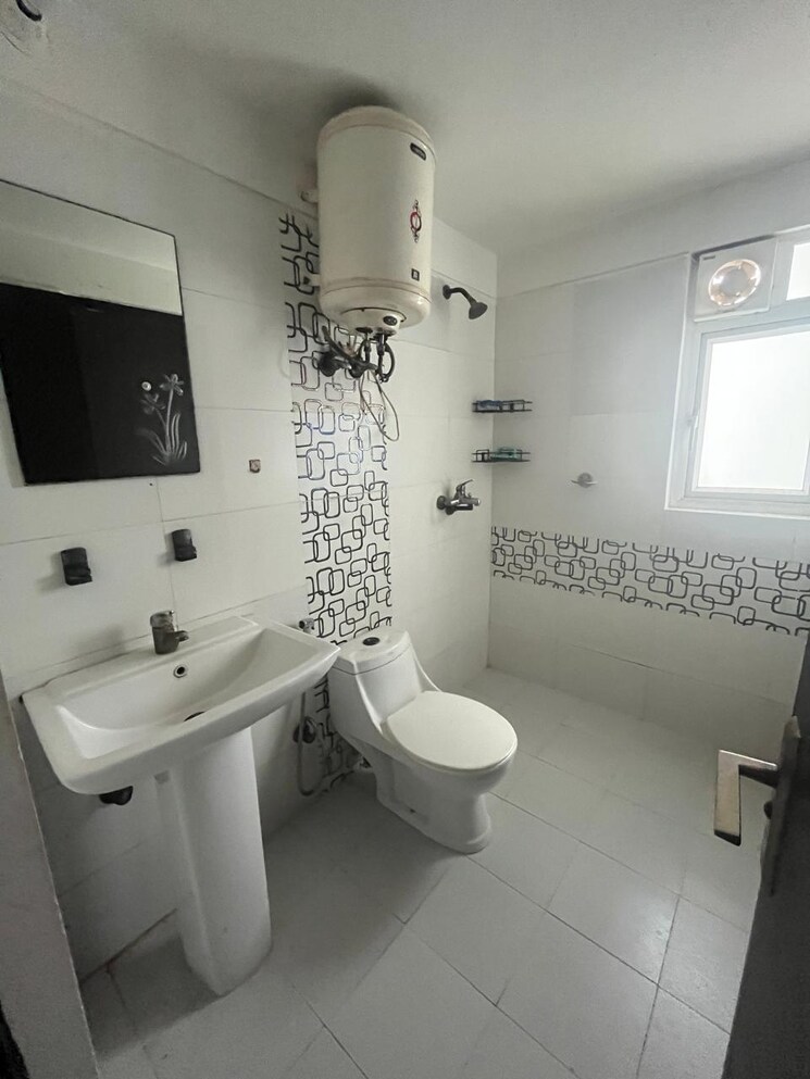Bathroom, mahagun-mirabella 3 Bedroom 1730 Sq.Ft. Apartment In Sector 79 Noida 8092430