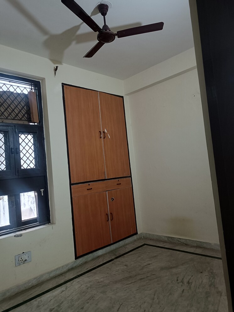 Room, sector 47 3 Bedroom 112 Sq.Mt. Villa In Sector 47 Noida 8092437