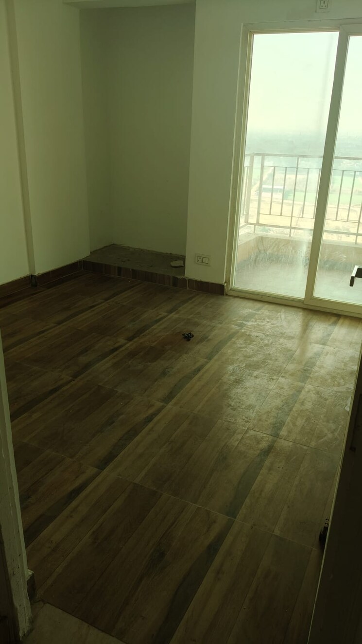 Room, migsun-roof 1.5 Bedroom 651 Sq.Ft. Apartment In Raj Nagar Extension Ghaziabad 8092521