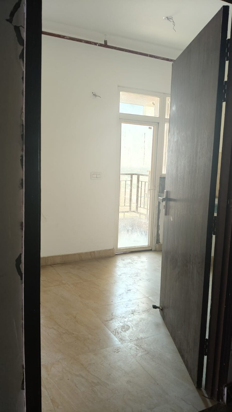 Room, migsun-roof 1.5 Bedroom 651 Sq.Ft. Apartment In Raj Nagar Extension Ghaziabad 8092521