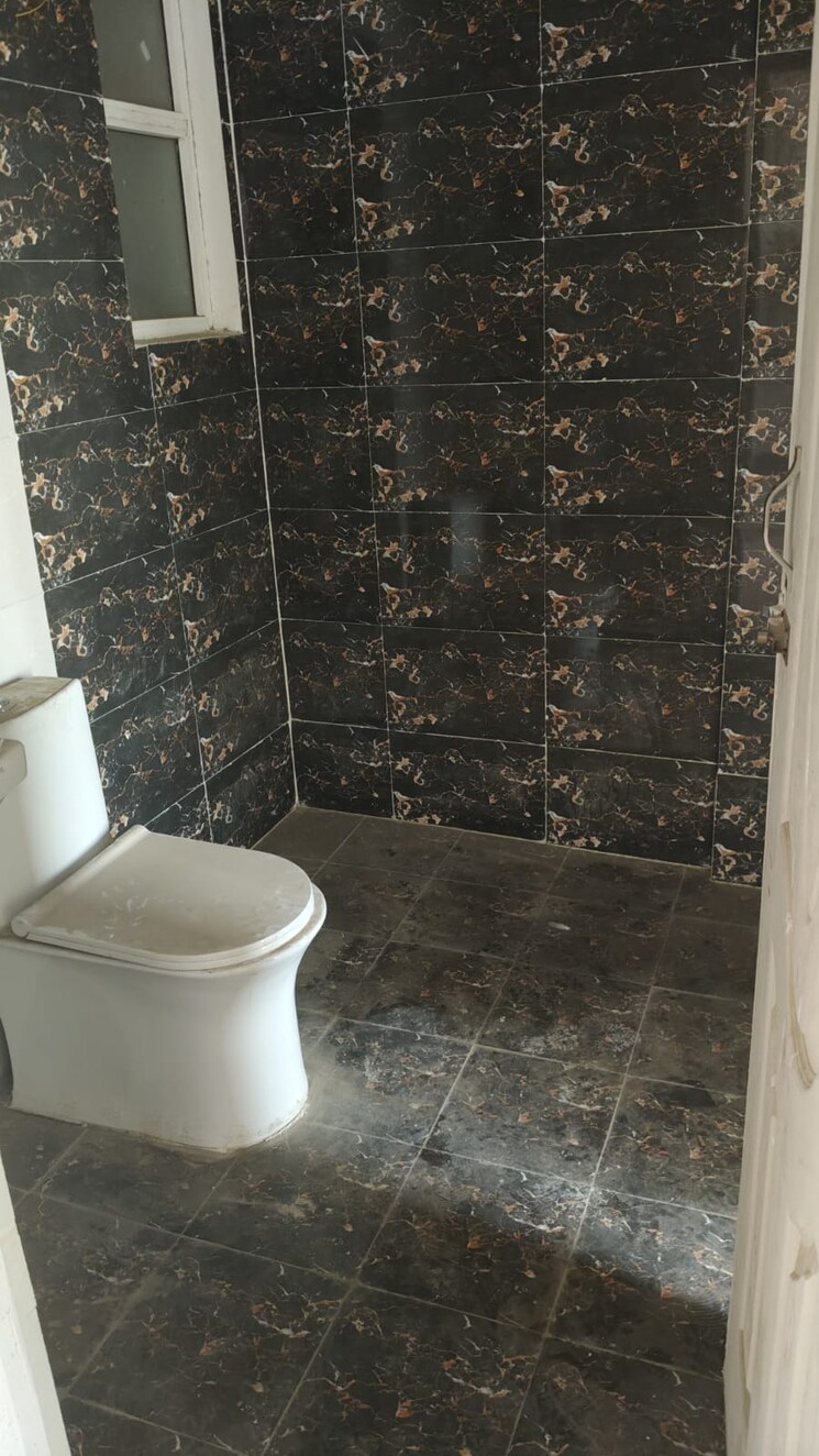 Bathroom, migsun-roof 1.5 Bedroom 651 Sq.Ft. Apartment In Raj Nagar Extension Ghaziabad 8092521