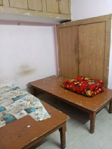 Bedroom in 2 BHK Builder Floor at Aliganj – for Rent