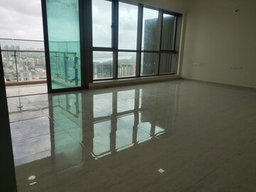 Room in 2 BHK Apartment at Sunteck City Avenue 1, Goregaon West – for Rent