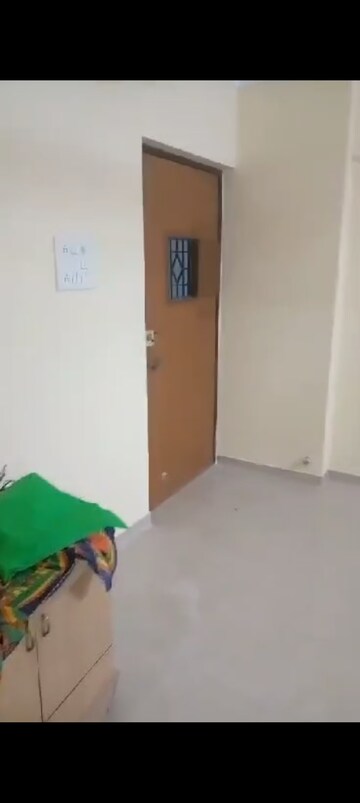 Room in 1 BHK Apartment at Everest Gardens CHS, Ghatkopar East – for Rent