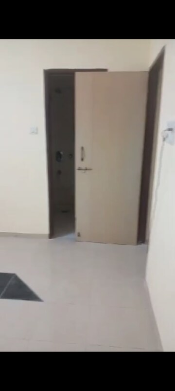 Room in 1 BHK Apartment at Everest Gardens CHS, Ghatkopar East – for Rent