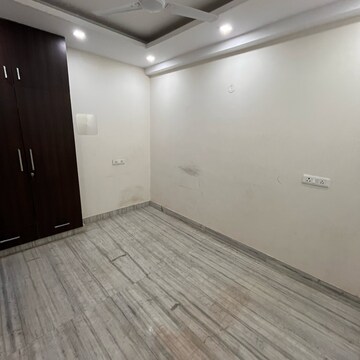 Room in 2.5 BHK Builder Floor at Ansal Sushant Lok I, Sector 43 – for Rent