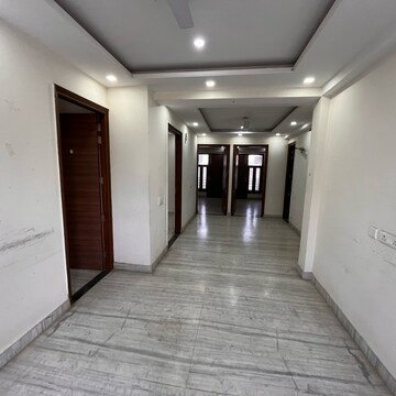 Building Lobby in 2.5 BHK Builder Floor at Ansal Sushant Lok I, Sector 43 – for Rent
