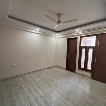 Room in 2.5 BHK Builder Floor at Ansal Sushant Lok I, Sector 43 – for Rent
