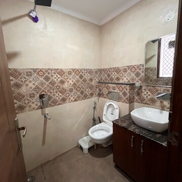 Bathroom in 2.5 BHK Builder Floor at Ansal Sushant Lok I, Sector 43 – for Rent