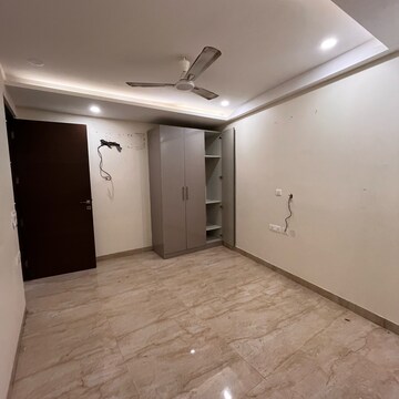 Room in 3 BHK Builder Floor at Ansal Sushant Lok I, Sector 43 – for Rent