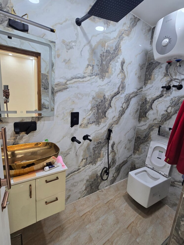 Bathroom, zakir nagar 3 Bedroom 900 Sq.Ft. Apartment In Zakir Nagar Delhi 8092623