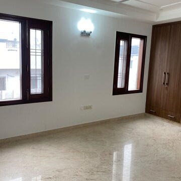 Room in 4 BHK Builder Floor at Greater Kailash ii – for Rent
