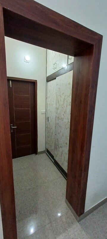 Room in  Pg at Vip Road – for Rent