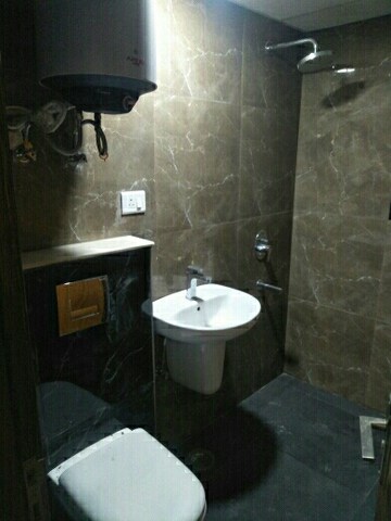 Bathroom in 3.5 BHK Apartment at Supertech ORB, Sector 74 – for Rent