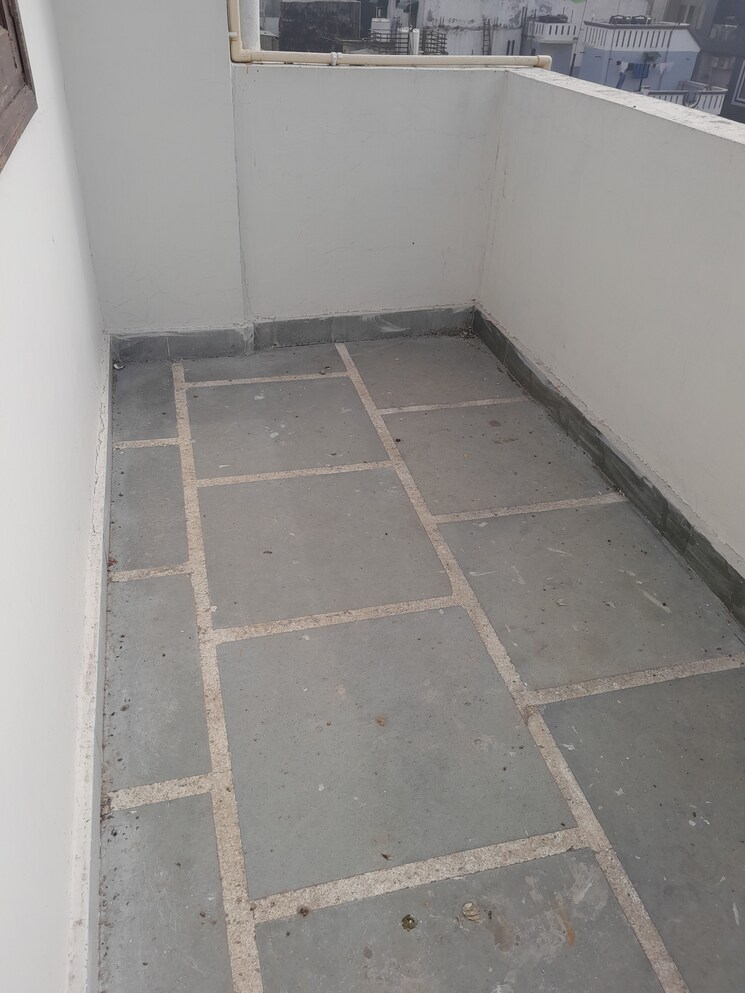 Other, rohini sector 11 5 Bedroom 100 Sq.Mt. Builder Floor In Rohini Sector 11 Delhi 8092824