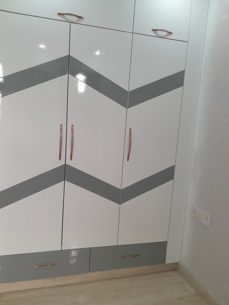 Other, rohini sector 11 5 Bedroom 100 Sq.Mt. Builder Floor In Rohini Sector 11 Delhi 8092824