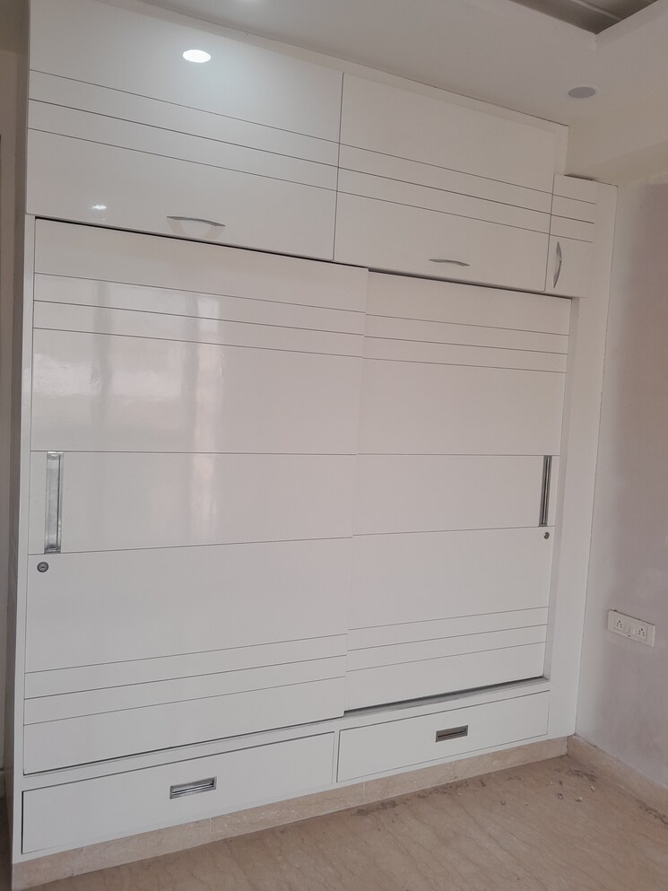 Other, rohini sector 11 5 Bedroom 100 Sq.Mt. Builder Floor In Rohini Sector 11 Delhi 8092824