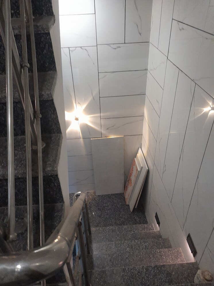 undefined, rohini sector 11 5 Bedroom 100 Sq.Mt. Builder Floor In Rohini Sector 11 Delhi 8092824