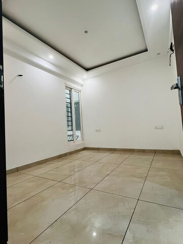 Room in 3 BHK Apartment at Maxxus Elanza, International Airport Road – for Rent