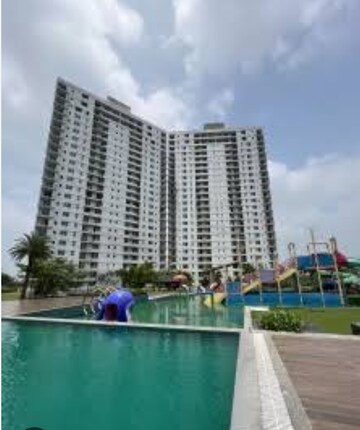 Swimming Pool in 2 BHK Apartment at Omaxe Lake, North Mullanpur – for Rent