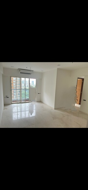 Room in 3 BHK Apartment at Ekta Tripolis, Goregaon West – for Rent