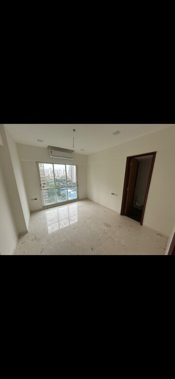 Room in 3 BHK Apartment at Ekta Tripolis, Goregaon West – for Rent