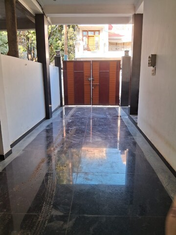 Building Lobby in 2 BHK Builder Floor at DLF Vibhuti Khand, Gomti Nagar – for Rent