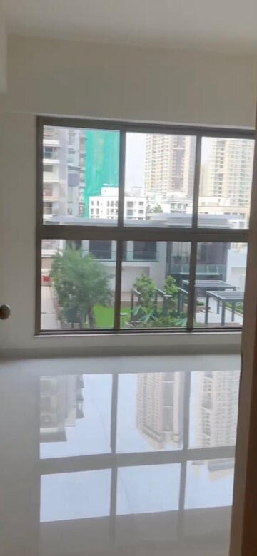 Room in 2 BHK Apartment at Rajesh Raj Infinia, Malad West – for Rent