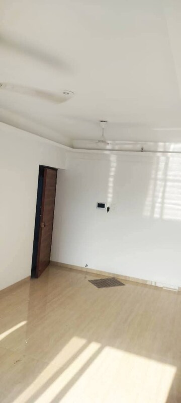 Room in 1 BHK Apartment at Rashmi Star City, Naigaon East – for Rent