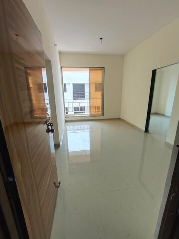 Room in 1 BHK Apartment at Rashmi Star City, Naigaon East – for Rent