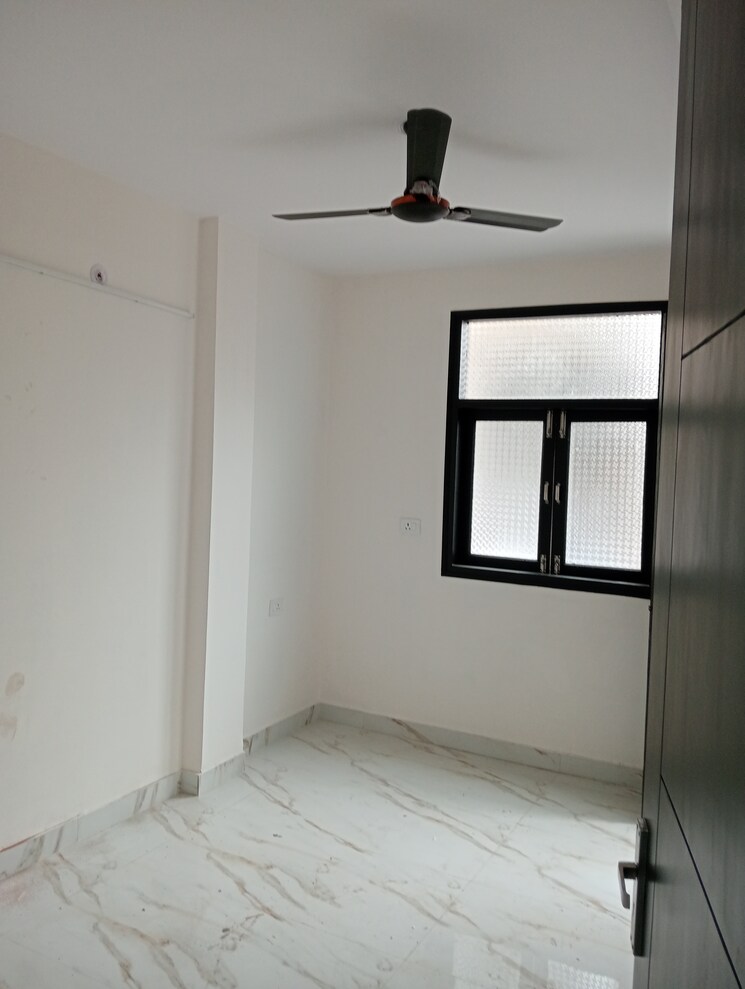 Room, govindpuri 3 Bedroom 900 Sq.Ft. Builder Floor In Govindpuri Delhi 8092968