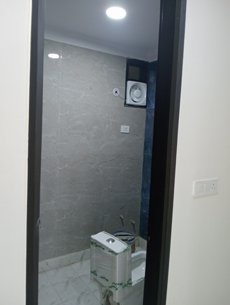Bathroom, govindpuri 3 Bedroom 900 Sq.Ft. Builder Floor In Govindpuri Delhi 8092968