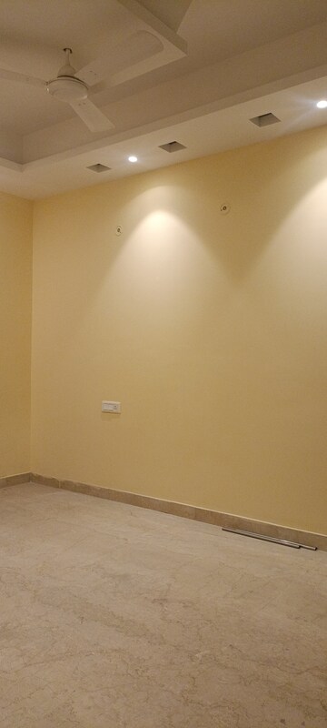Room in 6+ BHK Villa at Sector 36 – for Rent
