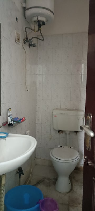 Bathroom in 6+ BHK Villa at Sector 36 – for Rent