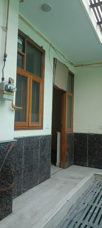 Room in 6+ BHK Villa at Sector 36 – for Rent
