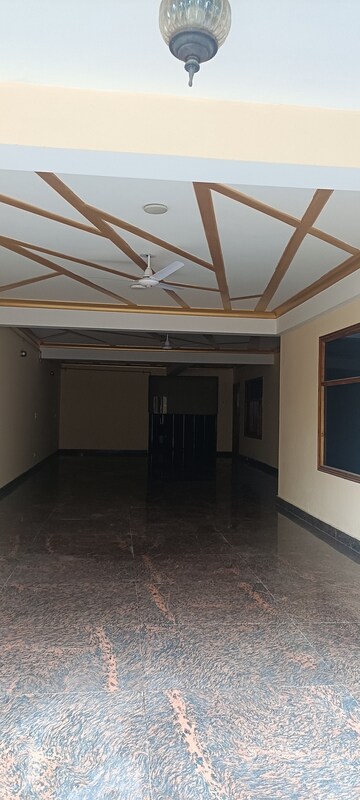 Room in 6+ BHK Villa at Sector 36 – for Rent