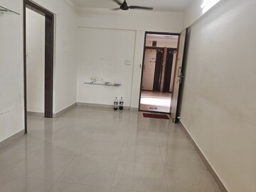 Room in 3 BHK Apartment at Kalpataru Hills, Manpada – for Rent