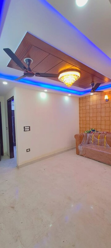 Room in 3 BHK Builder Floor at Govindpuri – for Rent