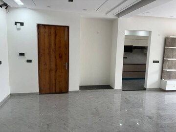 Room in 3 BHK Builder Floor at Sector 9 – for Rent