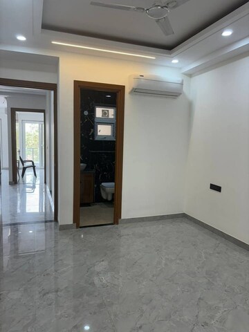 Room in 3 BHK Builder Floor at Sector 9 – for Rent