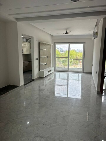Room in 3 BHK Builder Floor at Sector 9 – for Rent