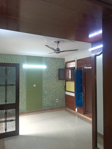 Room in 3 BHK Apartment at Gail Apartments, Sector 62 – for Rent