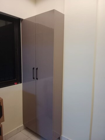 Room in 1 BHK Apartment at Thane West – for Sale
