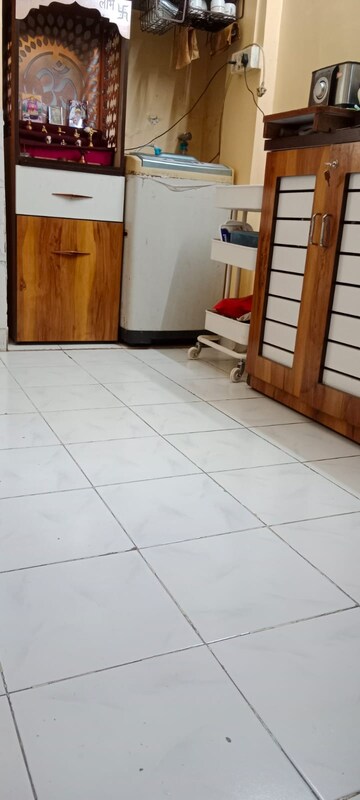 Room in 1 BHK Apartment at Thane West – for Sale